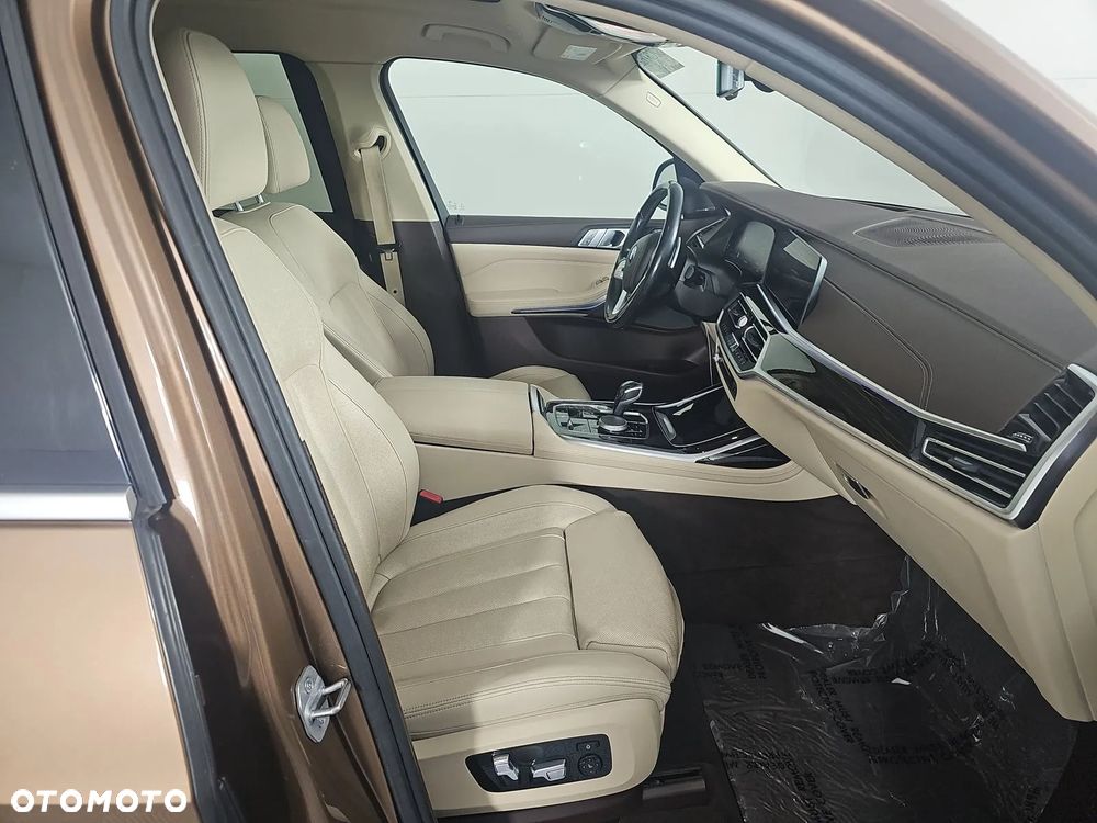 BMW X7 xDrive40i - 12