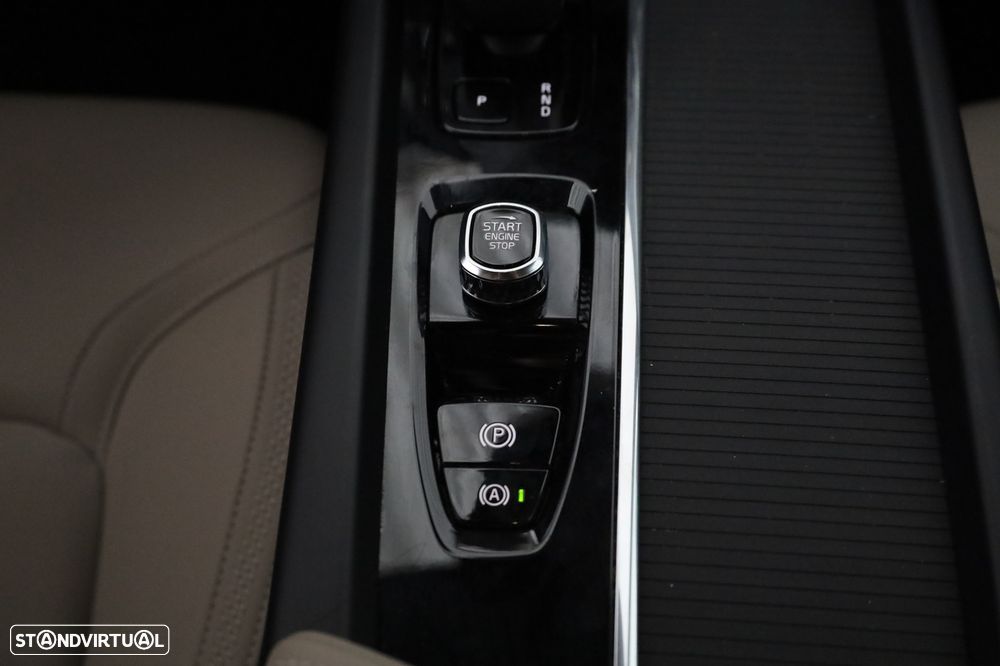 Volvo XC 60 2.0 T6 PHEV Core AWD - 27