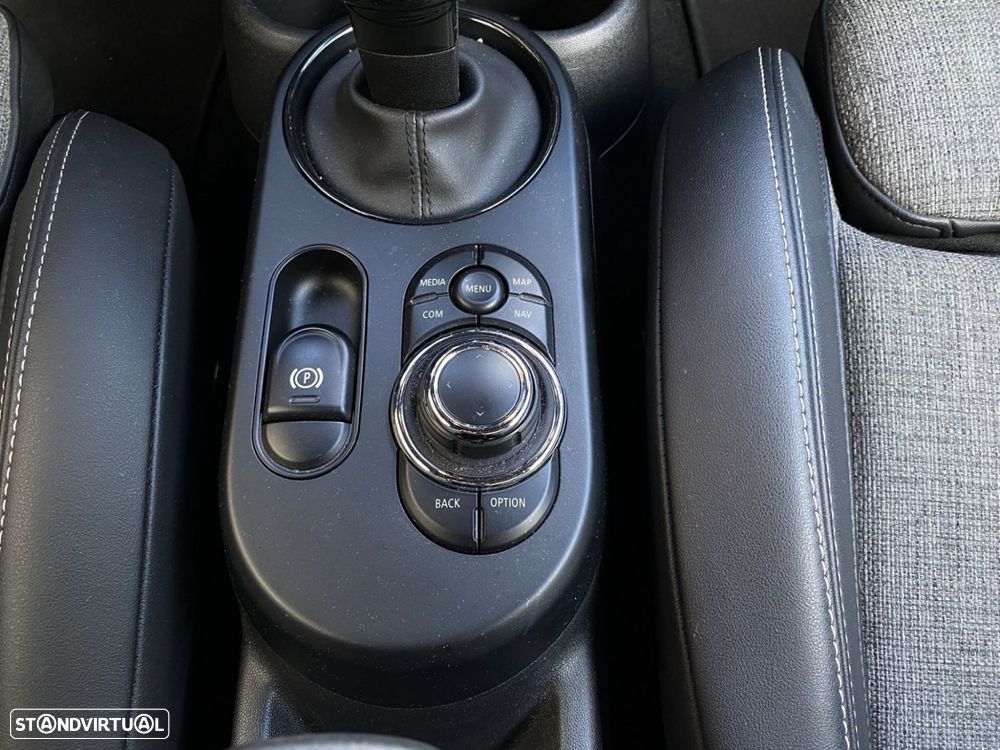 MINI 3 Portas Cooper SE Premium Classic - 13