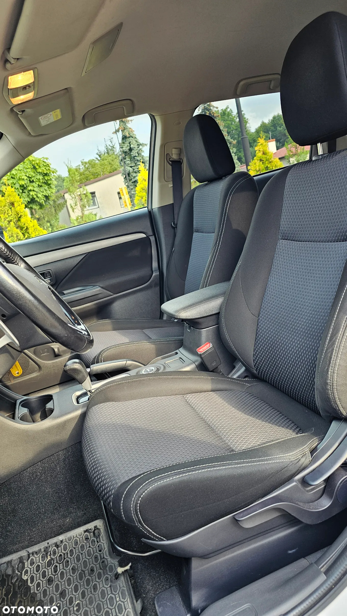 Mitsubishi Outlander 2.0 Instyle Navi 4WD CVT - 32