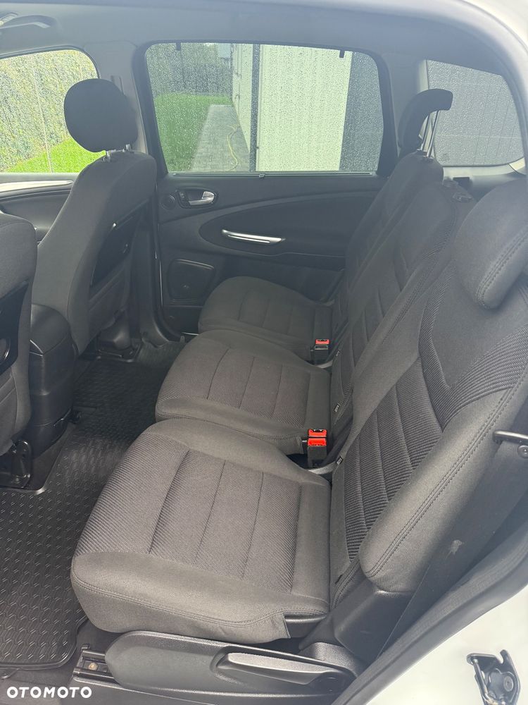Ford S-Max - 11