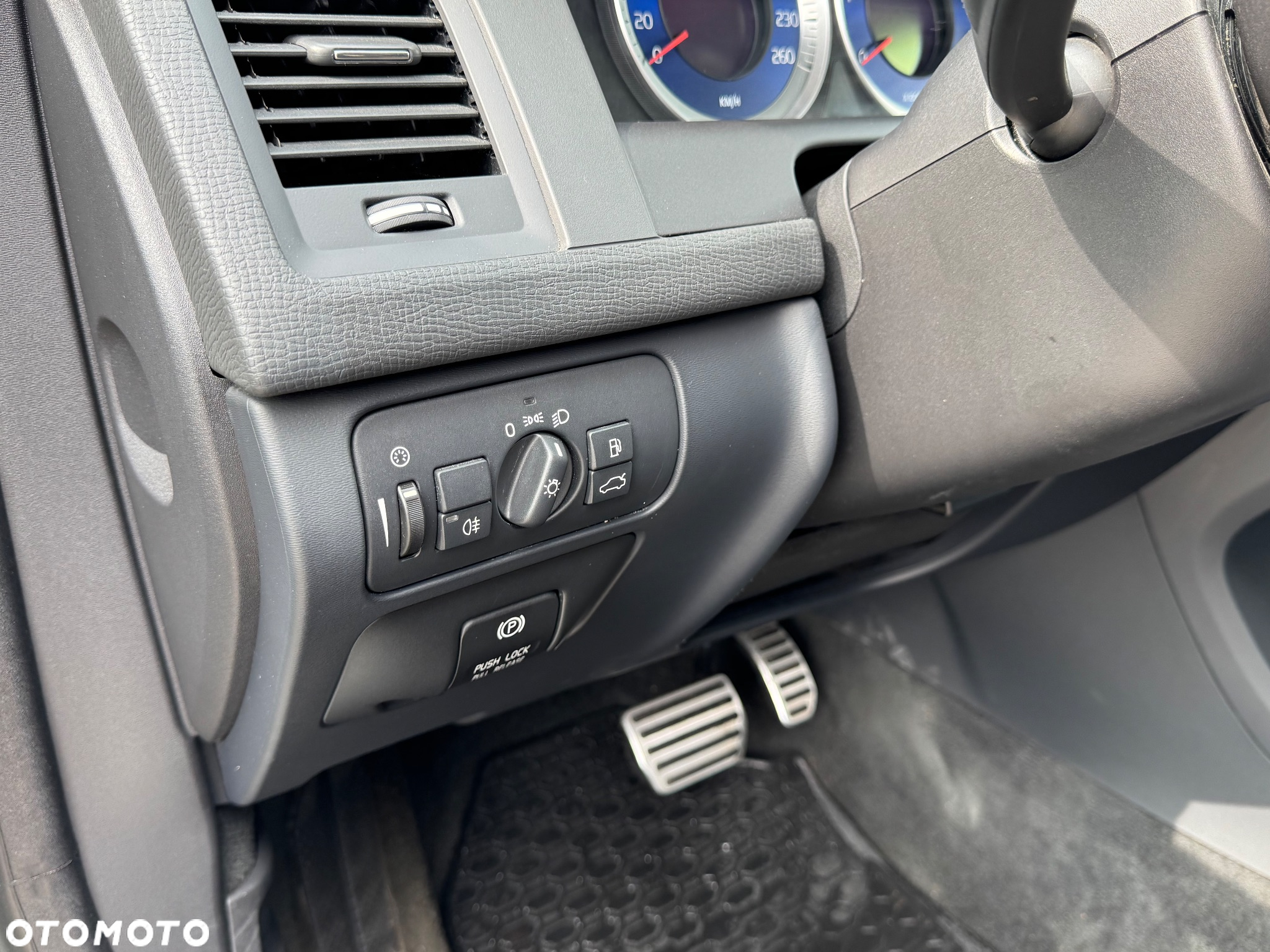 Volvo XC 60 D4 AWD Geartronic RDesign - 25