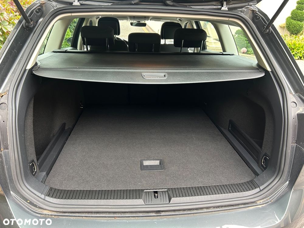 Volkswagen Passat Variant 2.0 TDI SCR DSG Comfortline - 32