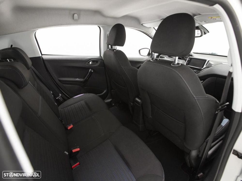 Peugeot 208 - 9