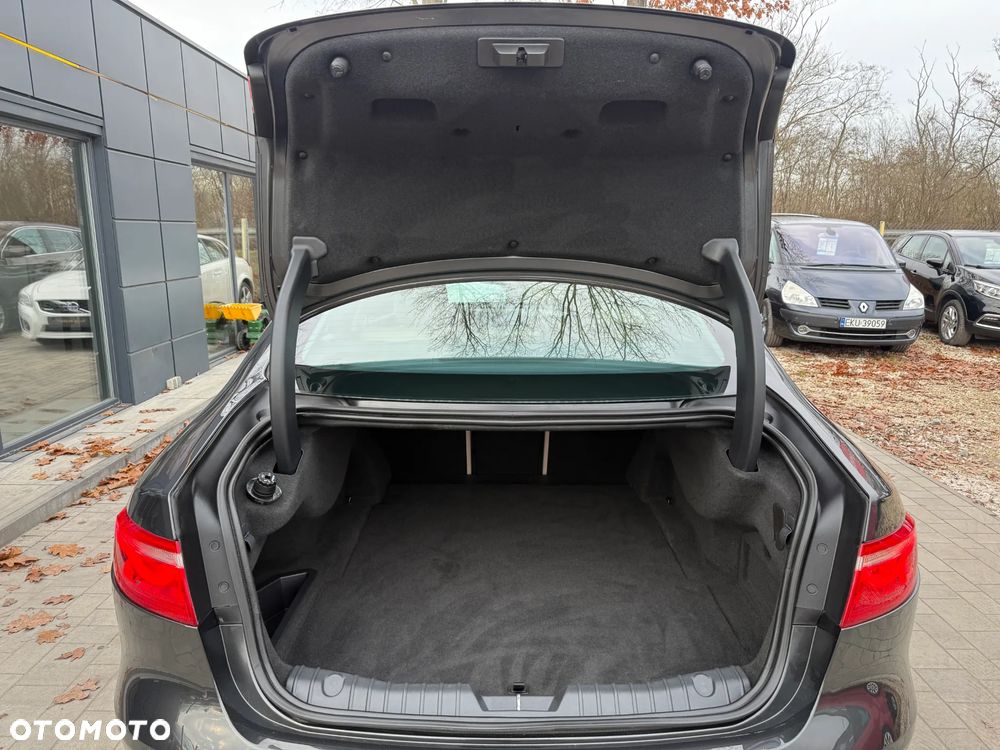 Jaguar XF E-Performance Prestige - 27