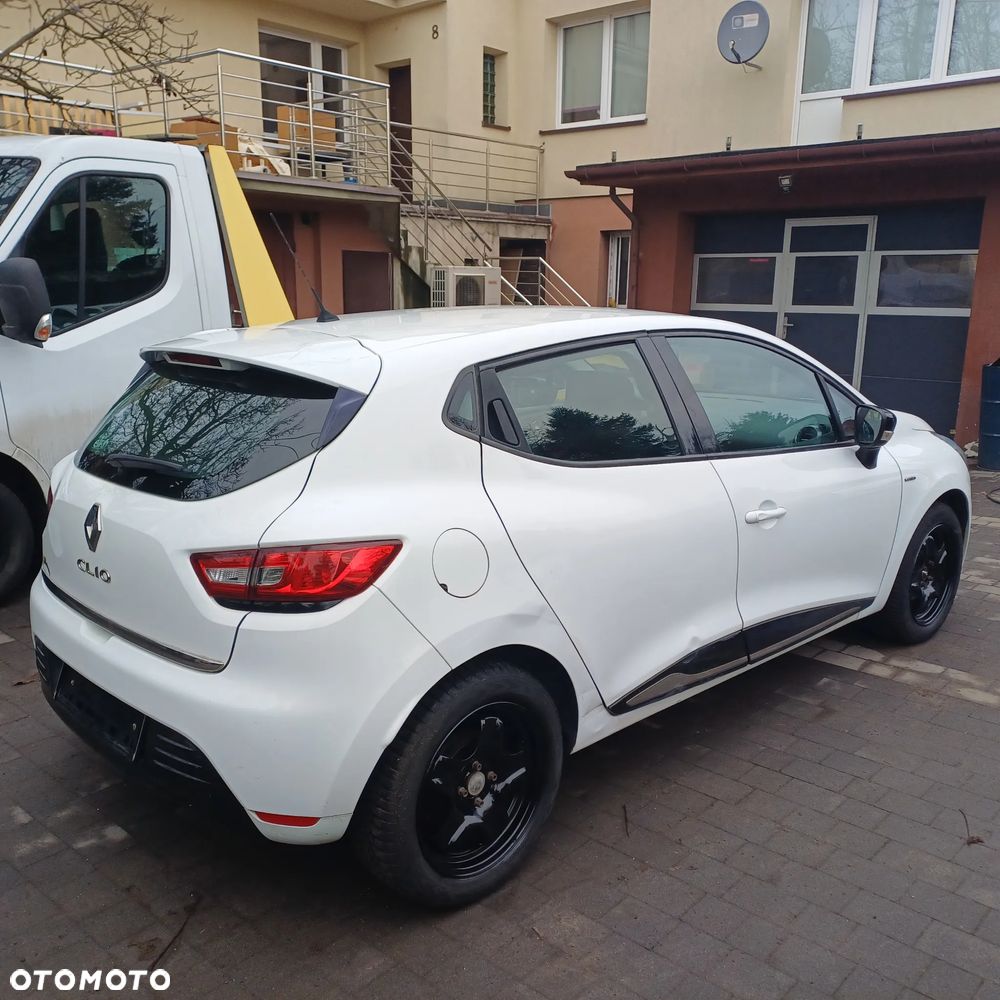 Renault Clio 1.2 16V 75 LIMITED - 20