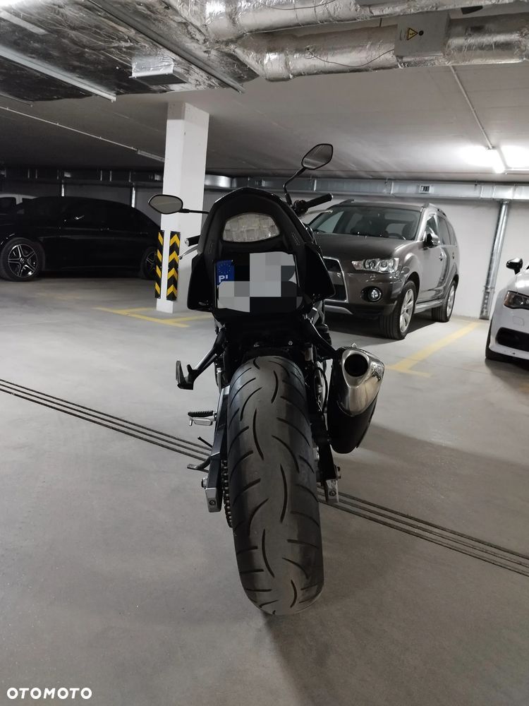 Suzuki GSR - 31