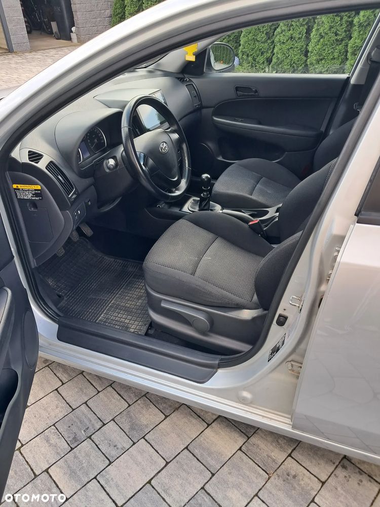 Hyundai i30 1.4 Base + - 12