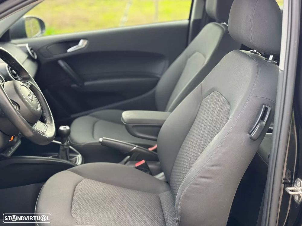 Audi A1 1.6 TDI Admired - 12