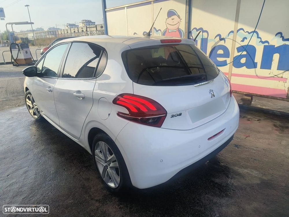 Peugeot 208 1.2 PureTech Signature - 5