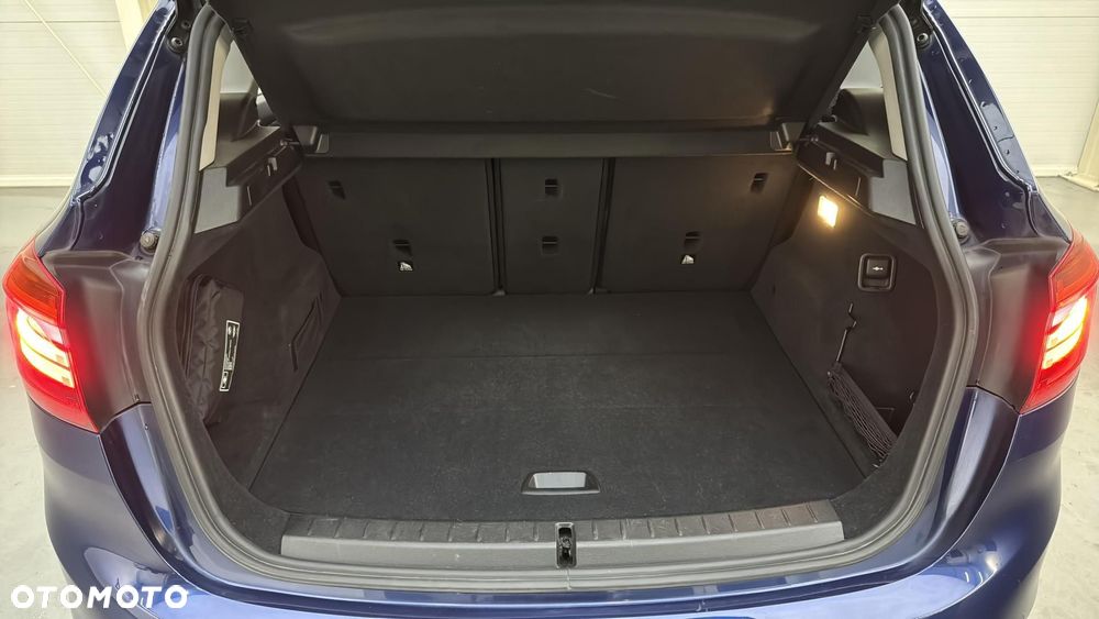 BMW Seria 2 218d - 19