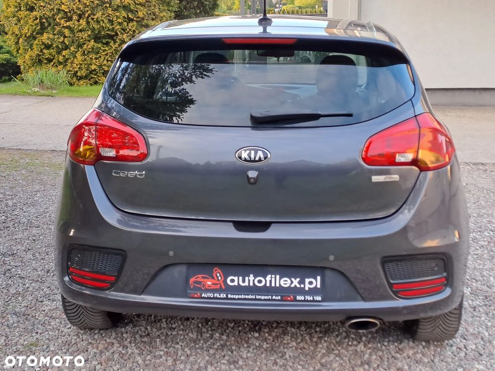 Kia Ceed - 11
