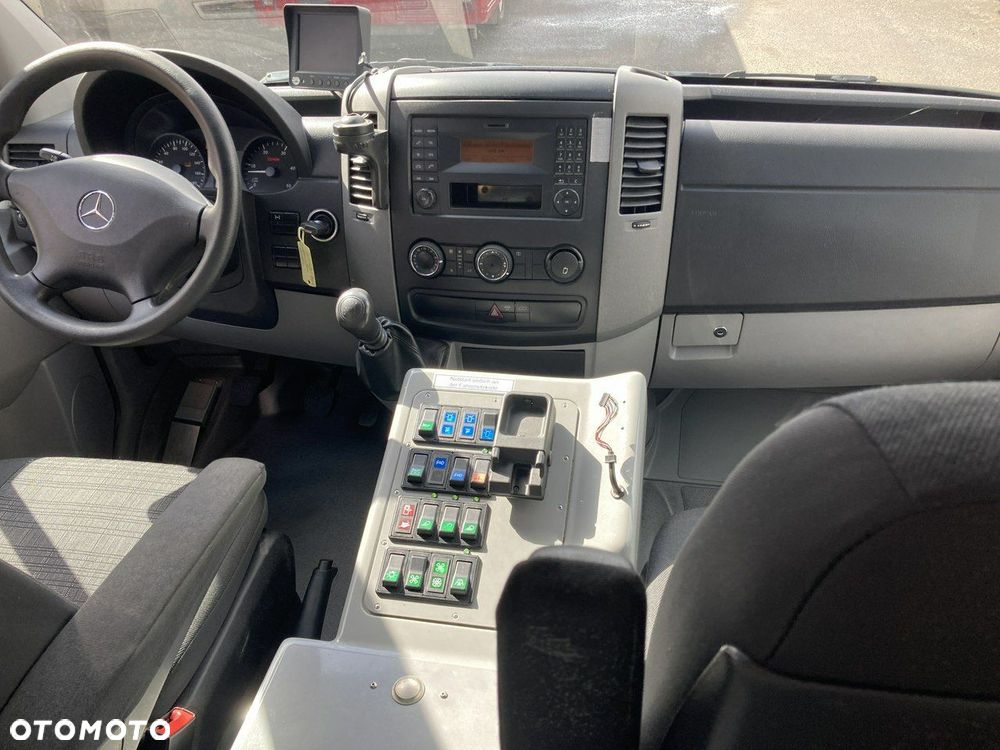 Mercedes-Benz Sprinter - 13