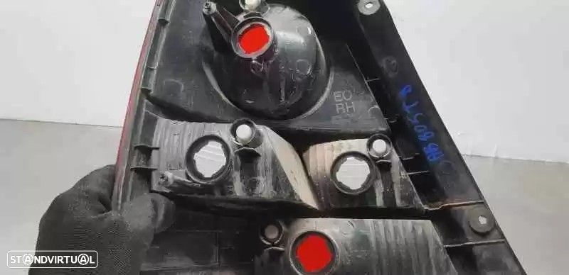 FAROLIM TRASEIRO DIREITO KIA SORENTO I 2004 -924023E010 - 3