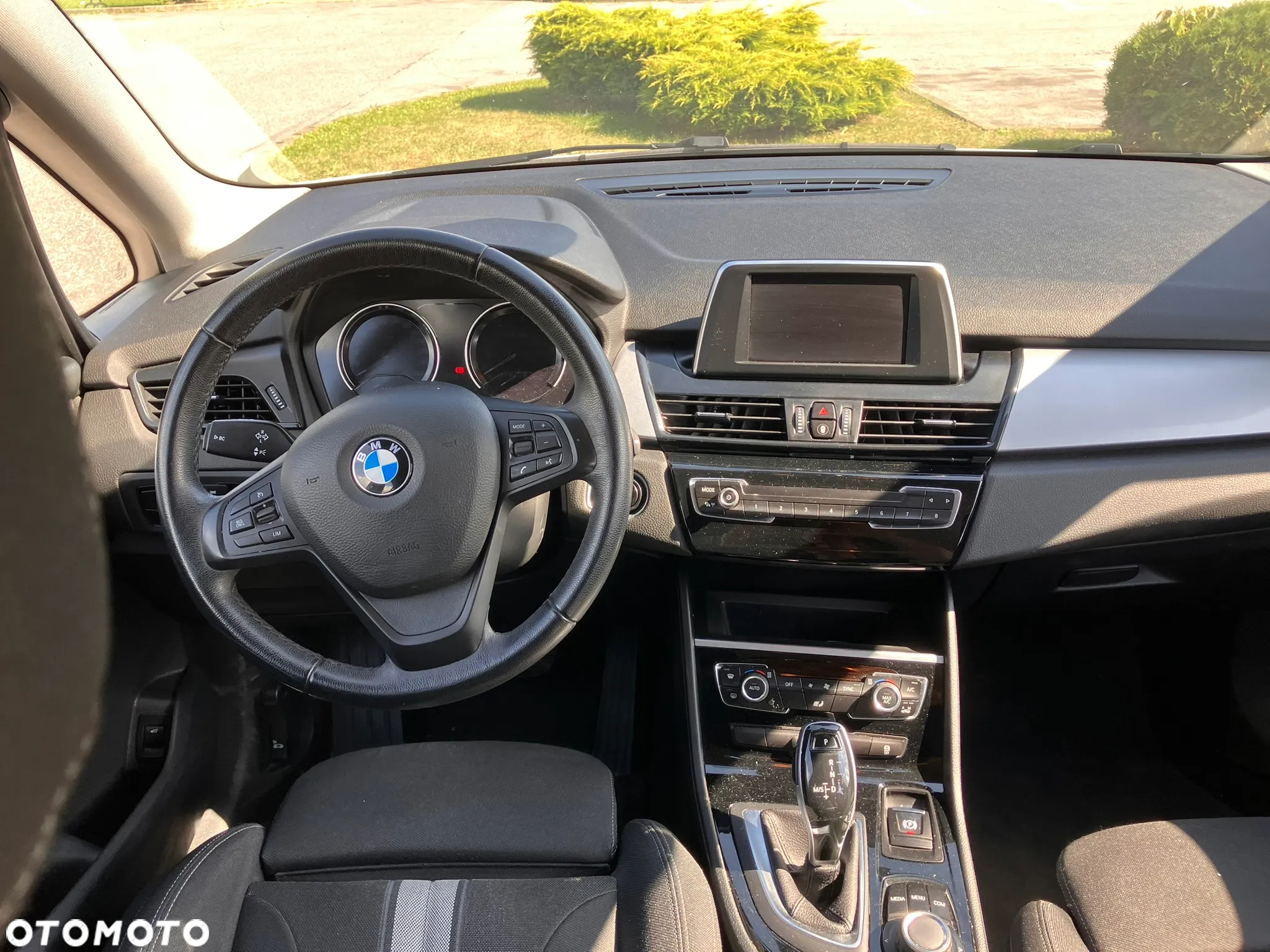 BMW Seria 2 218d - 14