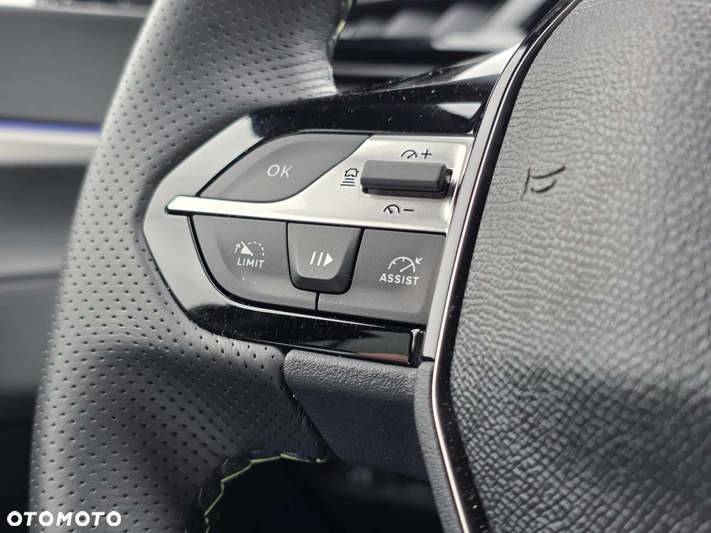 Peugeot 408 HYBRID 145 e-DSC6 GT - 19