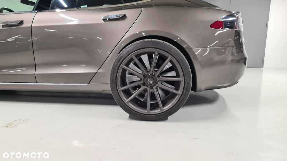 Tesla Model S - 28