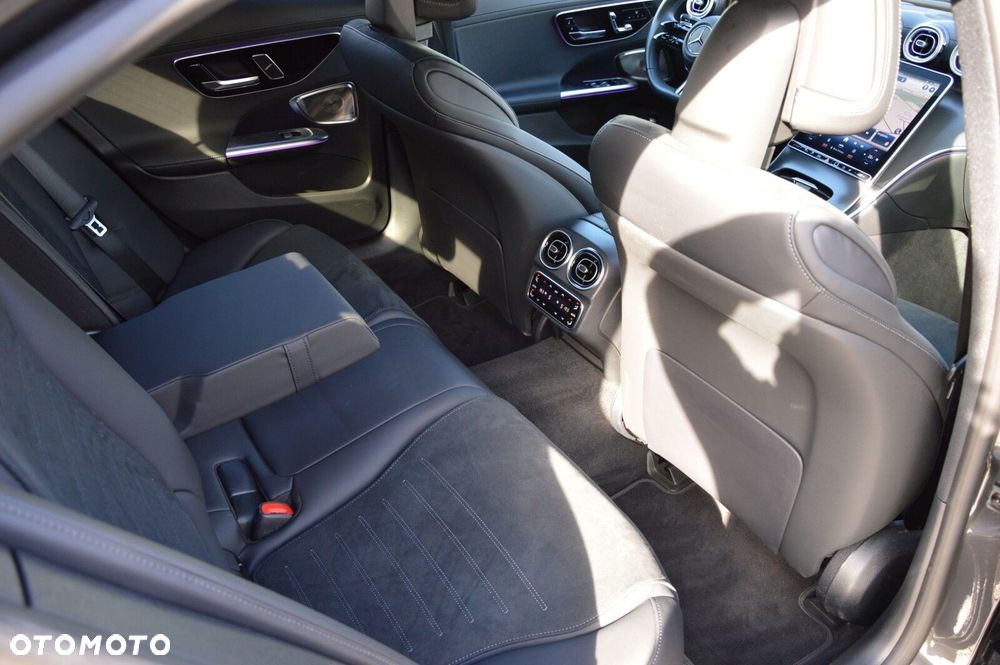 Mercedes-Benz Klasa C 300 de PHEV 4-Matic AMG - 23