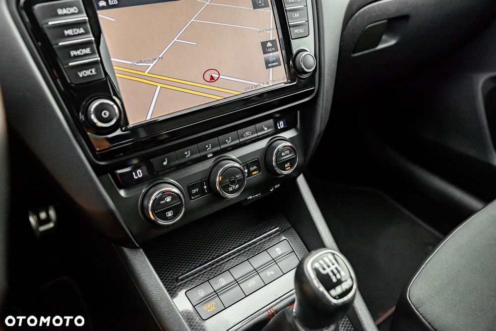 Skoda Octavia 2.0 TSI RS - 28