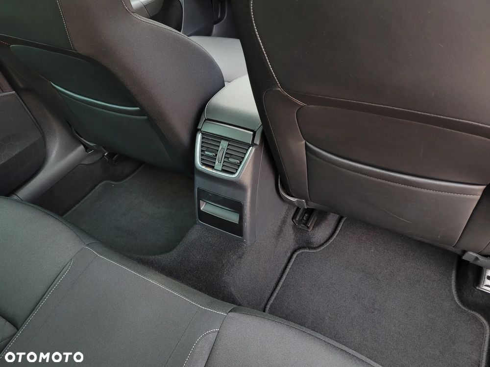 Skoda Octavia Combi 2.0 TDI DSG RS - 25