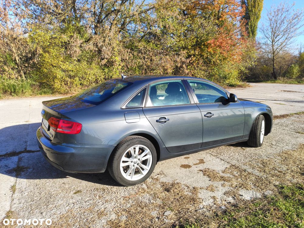 Audi A4 Limousine - 8