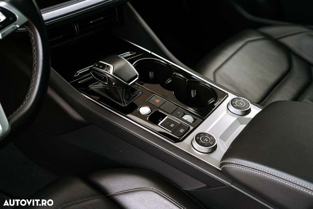 Volkswagen Touareg - 22