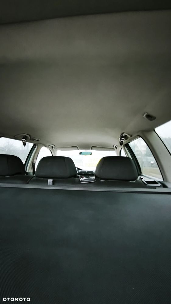 Volkswagen Passat 1.9 TDI Comfortline - 24