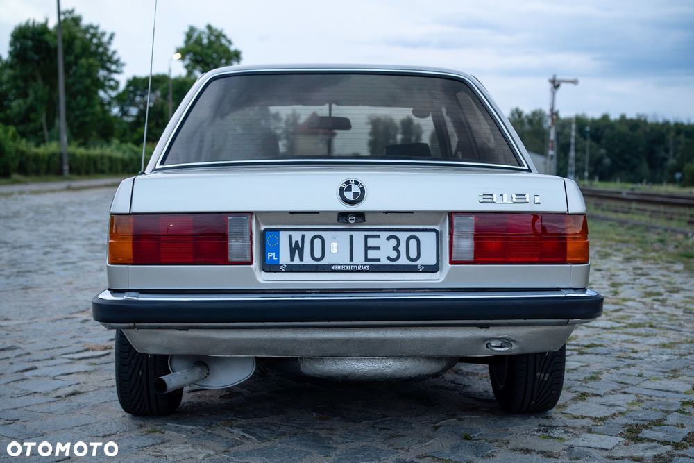 BMW Seria 3 318i - 4