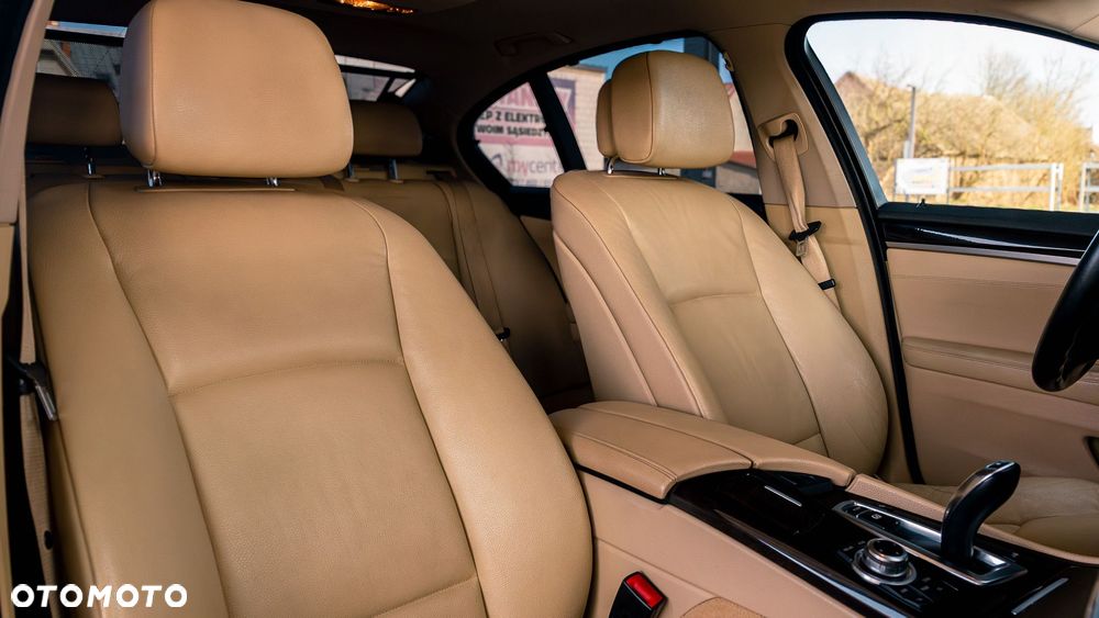 BMW Seria 5 528i - 22