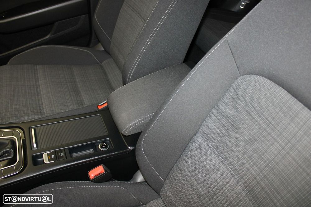 VW Passat 1.6 TDI Business DSG - 26