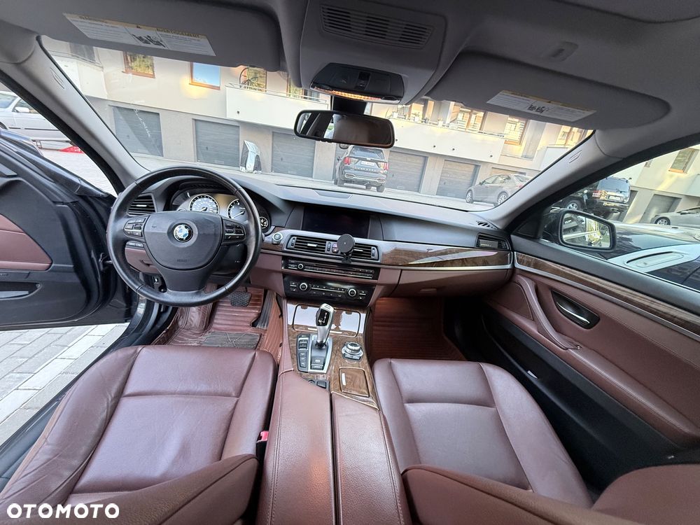 BMW Seria 5 535i xDrive Luxury Line - 7