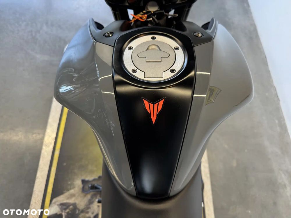 Yamaha MT - 28