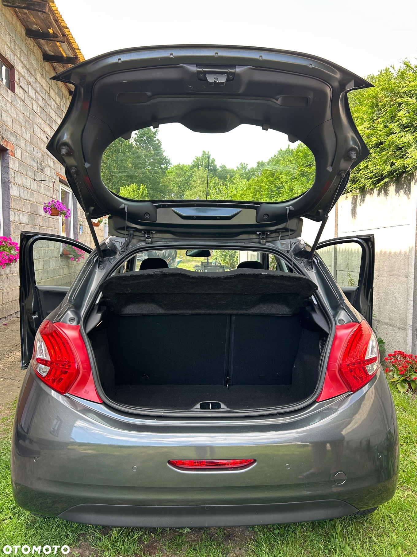 Peugeot 208 - 4
