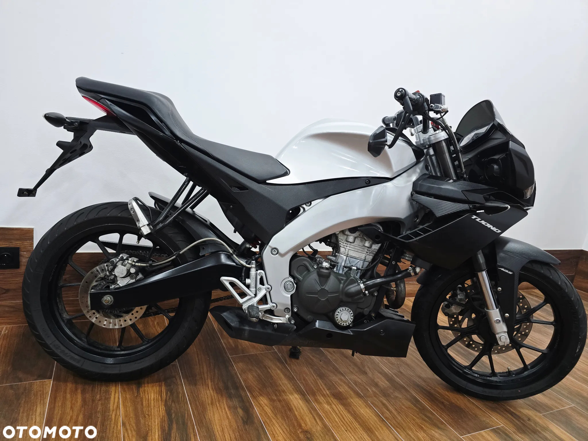 Aprilia Tuono - 10