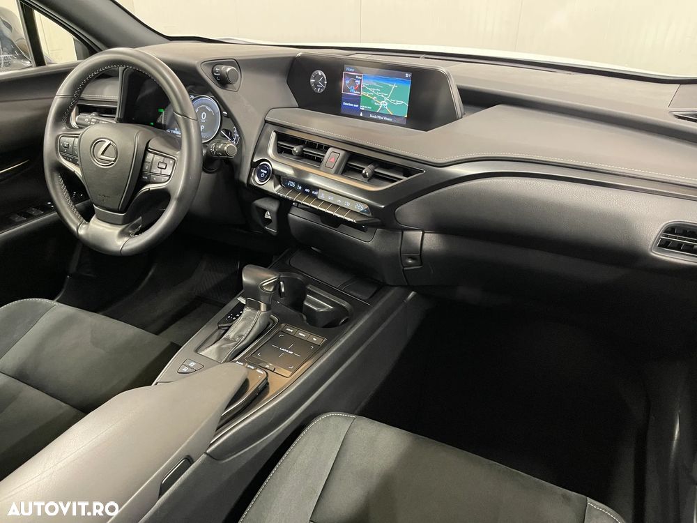 Lexus UX 250h Business Edition - 8