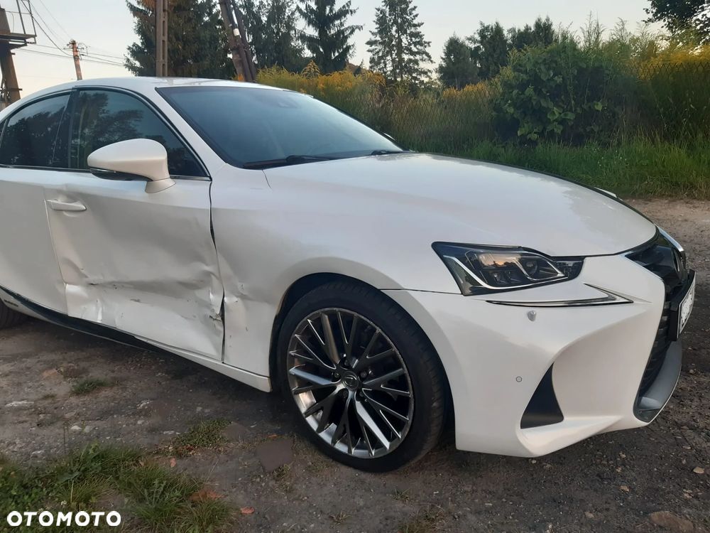 Lexus IS 300h Prestige EU6 - 3