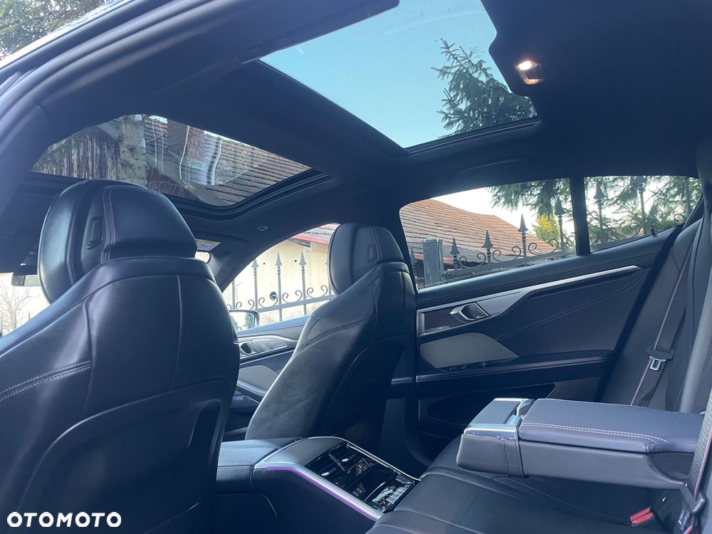 BMW Seria 8 - 22