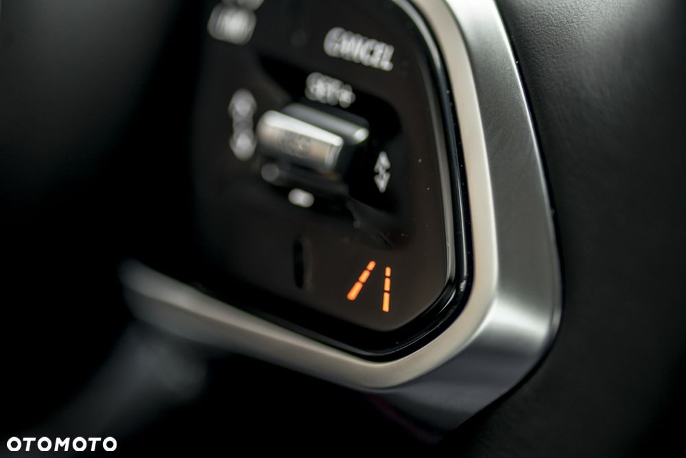 Jaguar XE 2.0 D180 HSE - 14