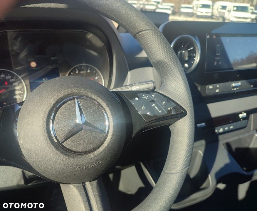 Mercedes-Benz Sprinter - 11
