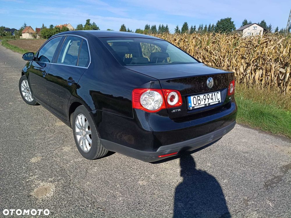 Volkswagen Jetta - 4