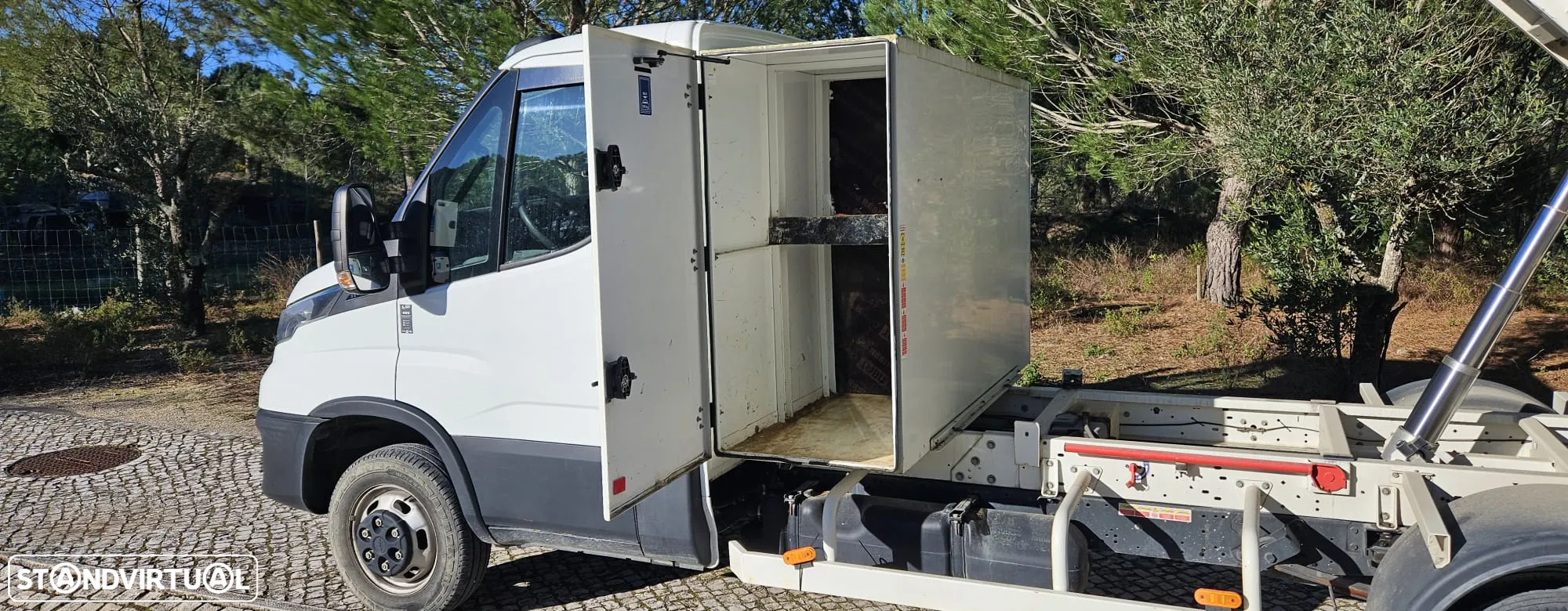 Iveco 2.3 35 C14 3000 CD - 16