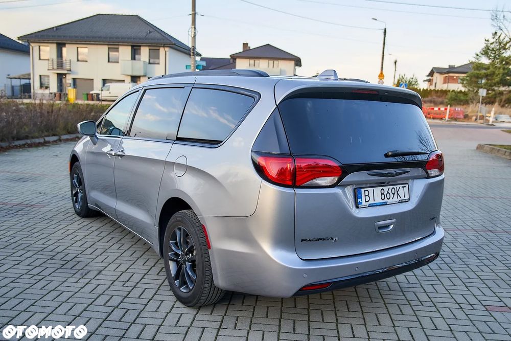 Chrysler Pacifica - 3