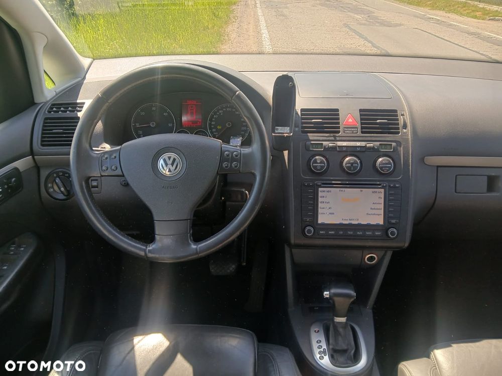 Volkswagen Touran 2.0 TDI DPF DSG Highline - 12