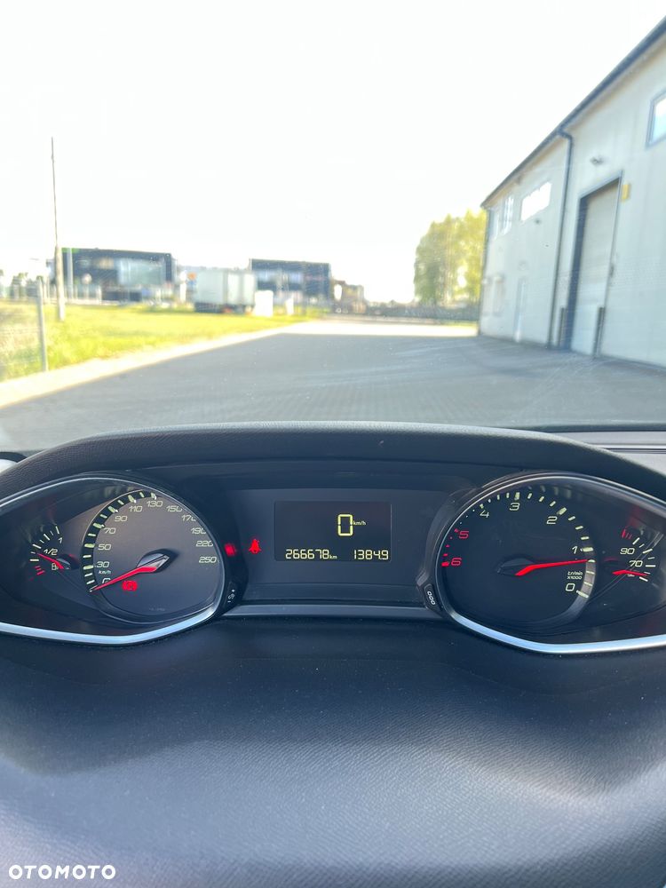 Peugeot 308 1.6 BlueHDi Allure S&S - 10
