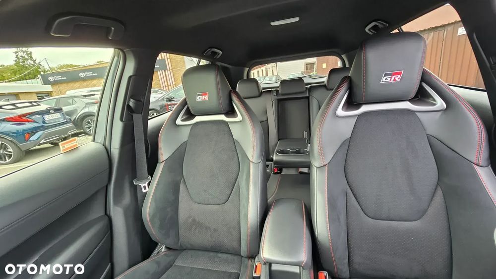 Toyota Corolla Cross 2.0 Hybrid GR Sport - 11