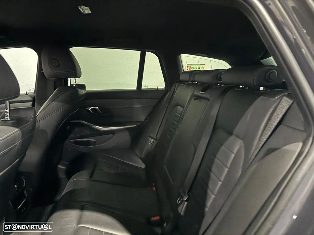 BMW 330 e Touring Pack M Auto - 16