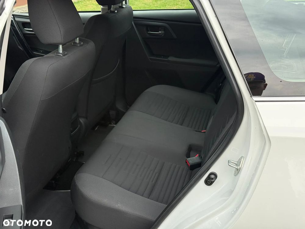 Toyota Auris - 13
