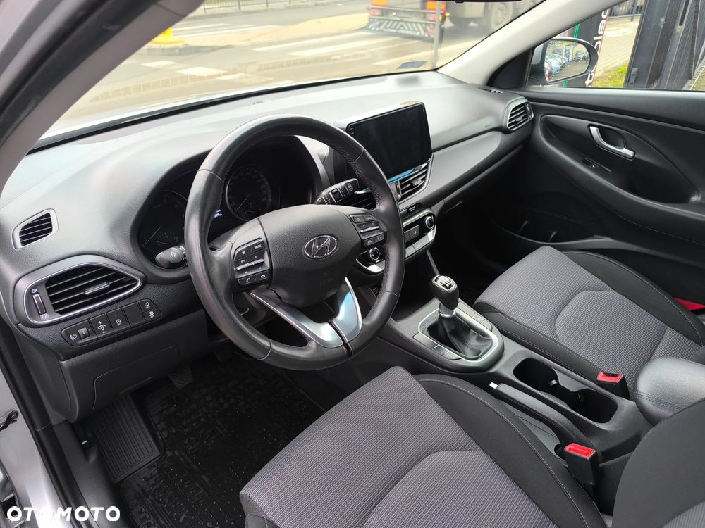 Hyundai i30 1.5 DPI Classic + - 9