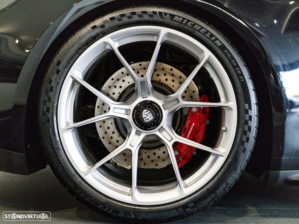 Porsche 911 (992) - 18