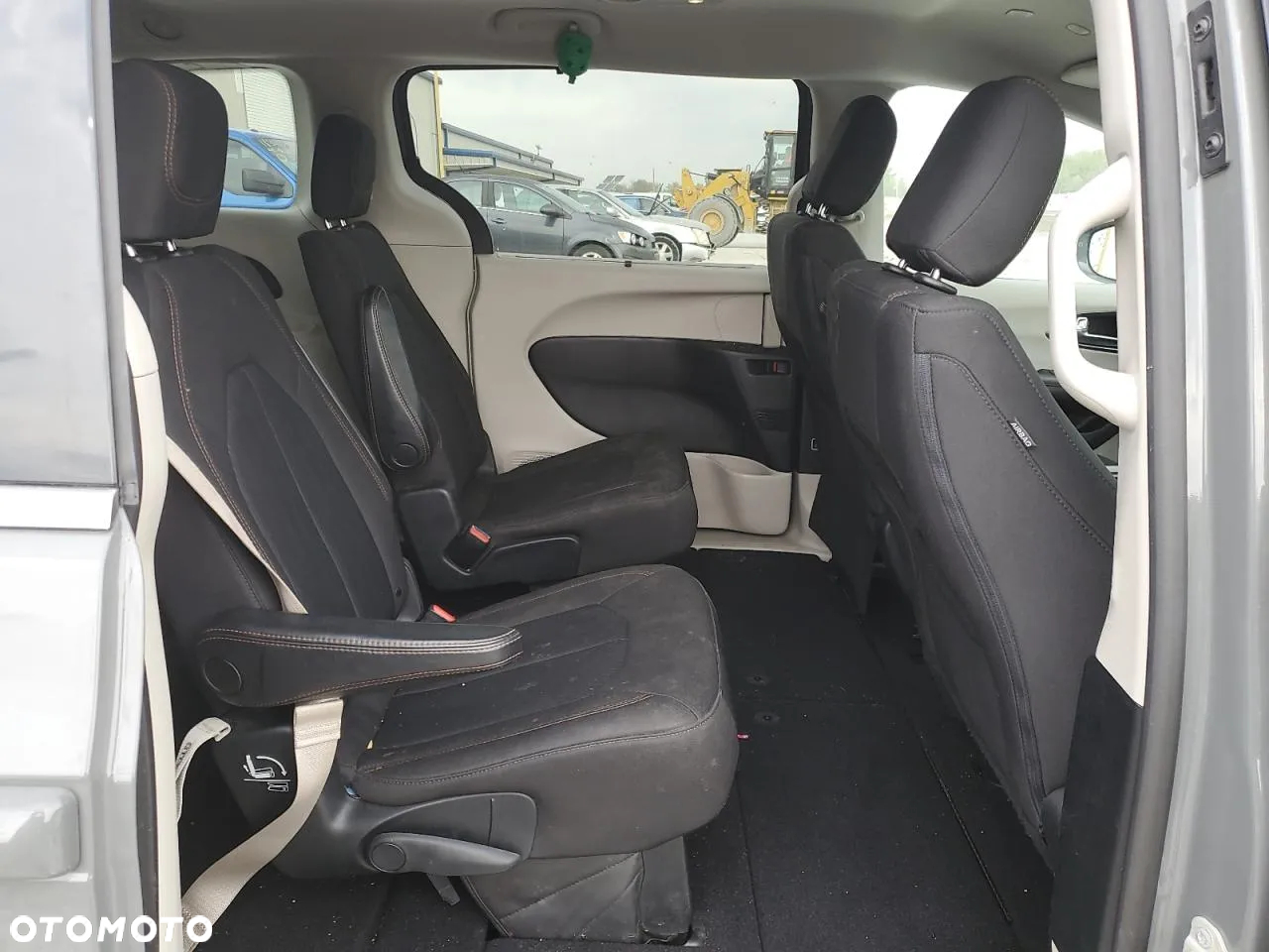 Chrysler Pacifica - 10
